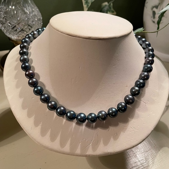 Jewelry - Tahitian Pearl Necklace.. Simply Beautiful!